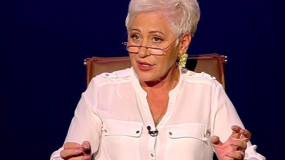 lidia fecioru inconjurati oameni fericiti ceilalti trecere prin viata voastra