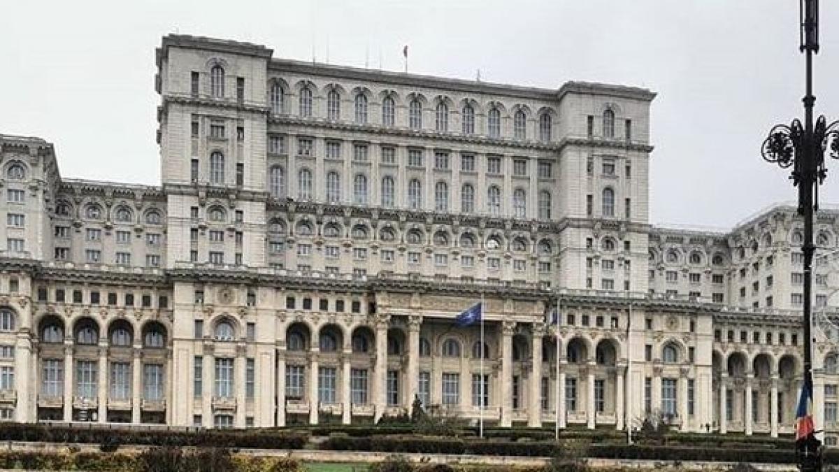 trecea prin fata casei poporului cand a vazut pe cineva facand o poza dumnezeule nu mi vine sa cred