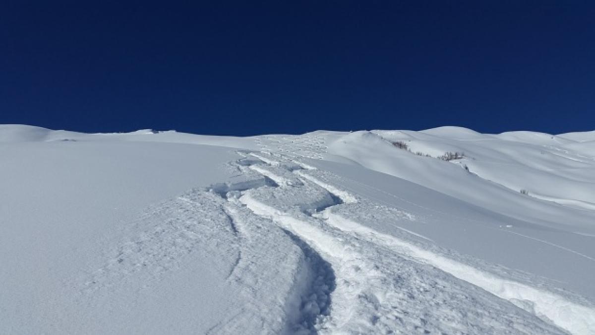 ninge neincetat la munte la balea lac stratul de zapada depaseste 30 de centimetri