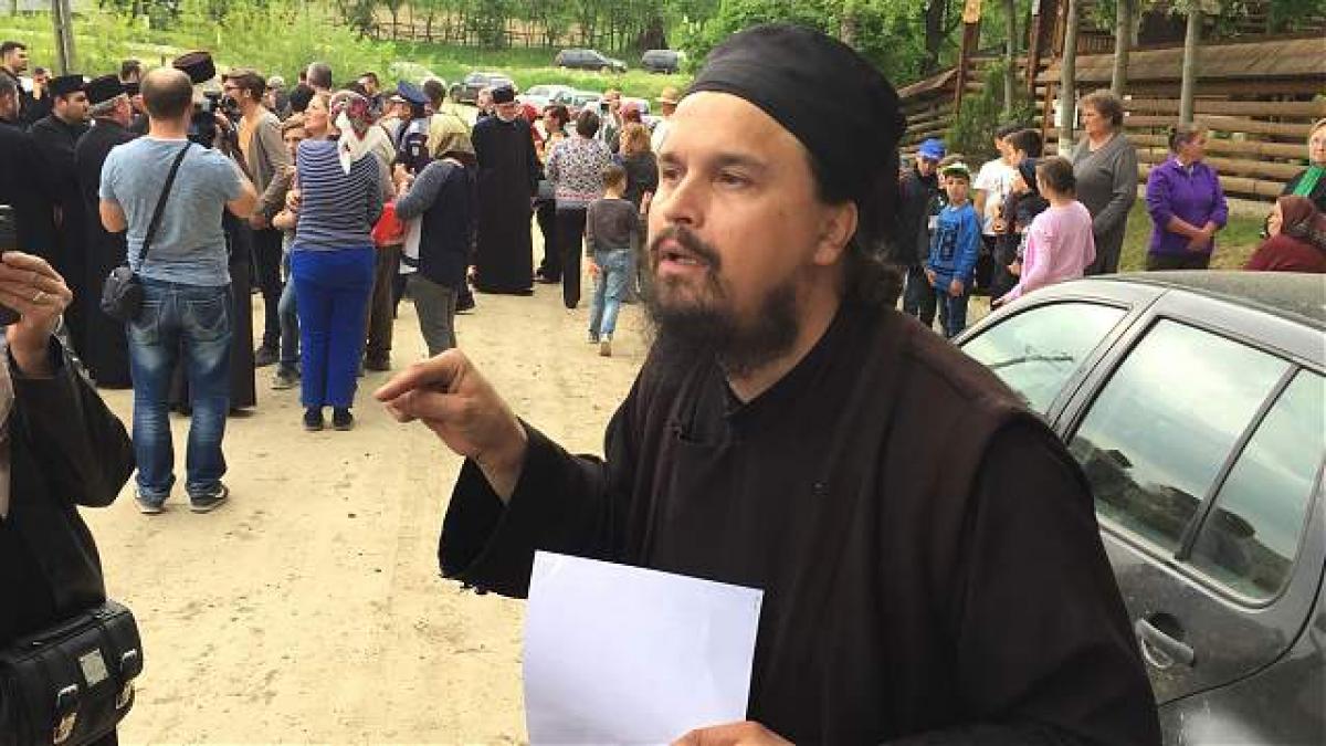 scandal de proportii un preot a fost evacuat din biserica motivul care a dus la caterisirea