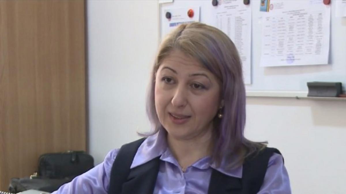 directoarea liceului unde o eleva a aratat ca fondul scolii exista a fost demisa