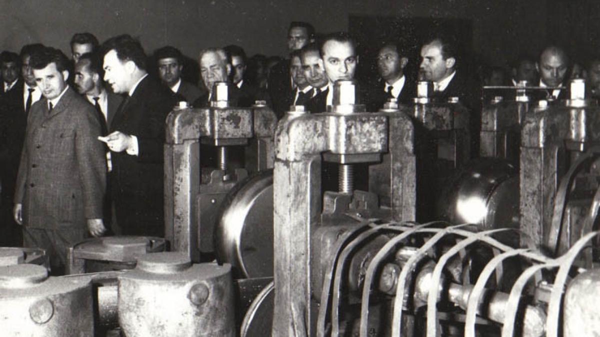 cum munceau romanii pana in 1989 povesti din comunism