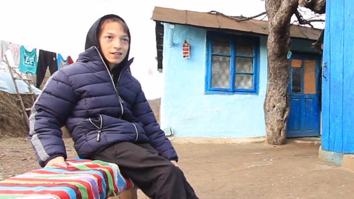 florinel sufera de parapareza spastica trimite acum un sms cu textul copil la 8844 si doneaza