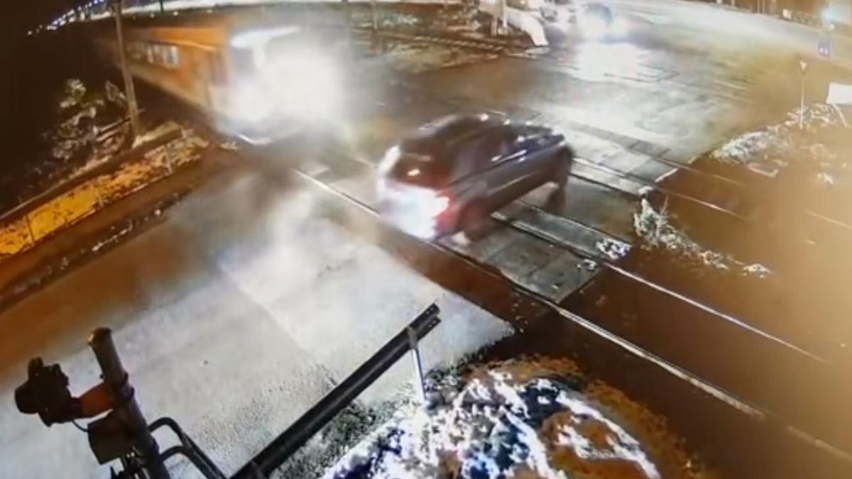 imagini incredibile un sofer din cluj a fentat moartea cu o fractiune de secunda video