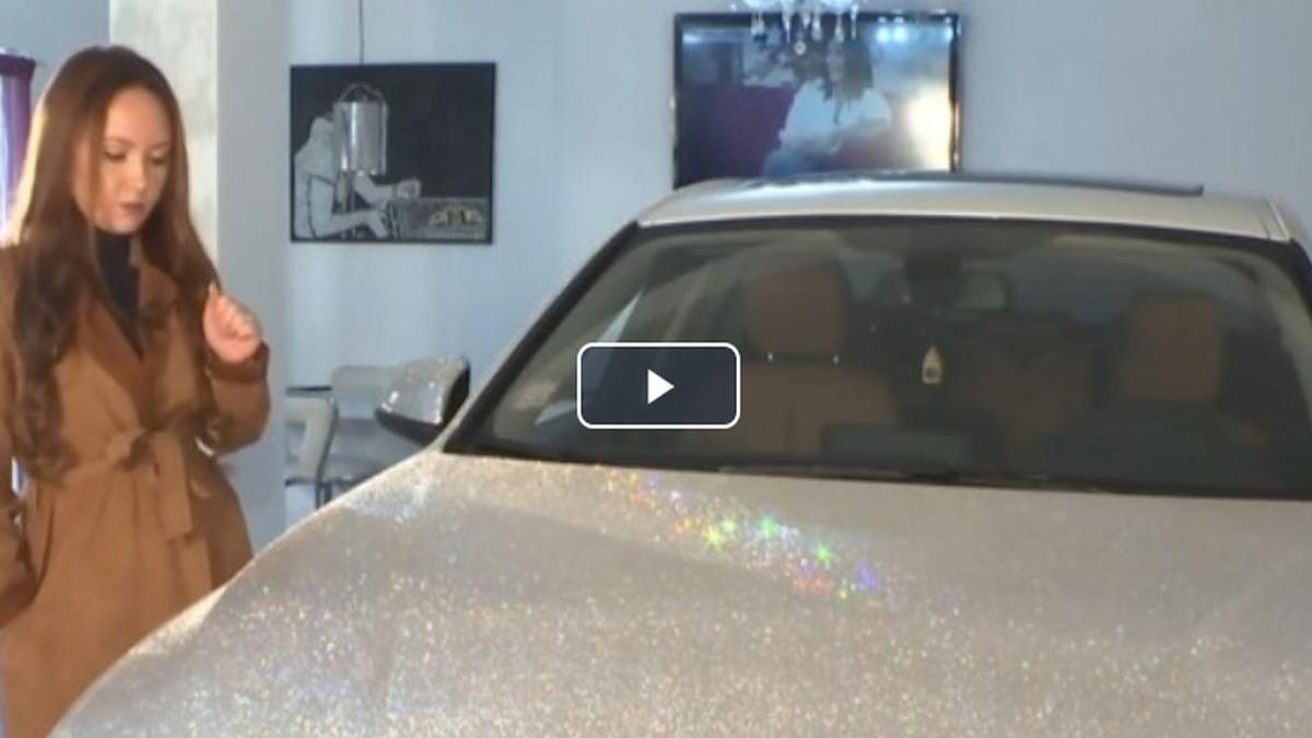 un bolid acoperit cu un milion de cristale swarovski e bijuteria pe care si o pregateste o romanca