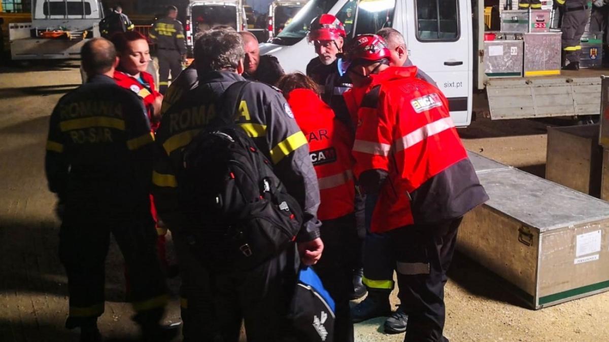 tragedie uriasa a murit copilul de 3 ani care a cazut cu bunicul sau in scara blocului la bistrita