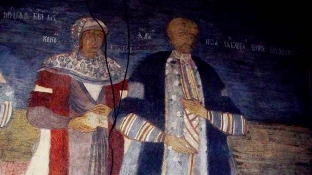 pictura unui biserici vechi de peste 200 de ani distrusa de un instalator ce a aparut pe peretele