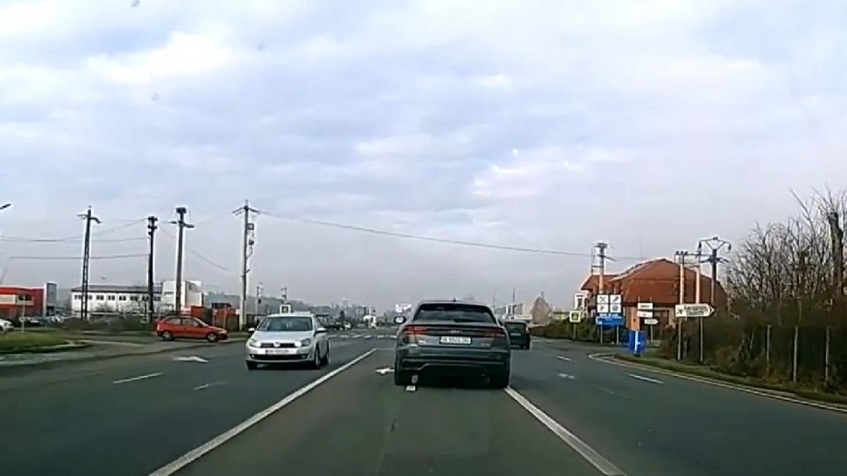 imagini halucinante surprinse pe dn7 soferul unui bolid de lux a sfidat orice regula de circulatie