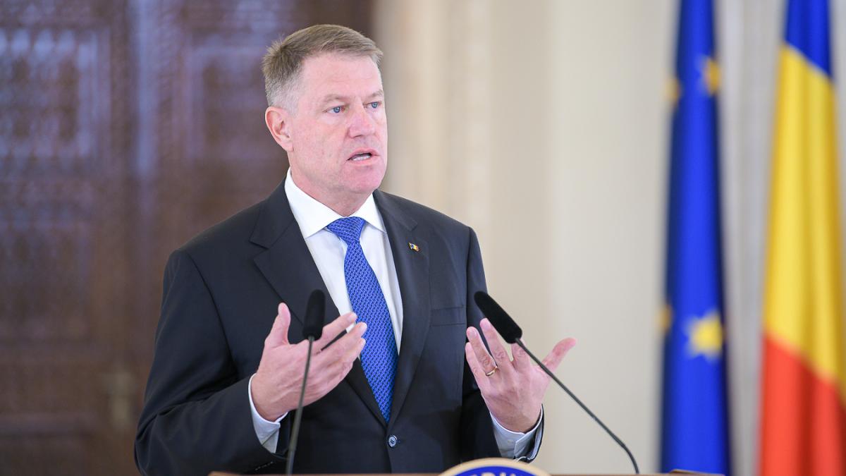 klaus iohannis de acord sa aiba indemnizatia de presedinte inghetata e nevoie de un mix de masuri