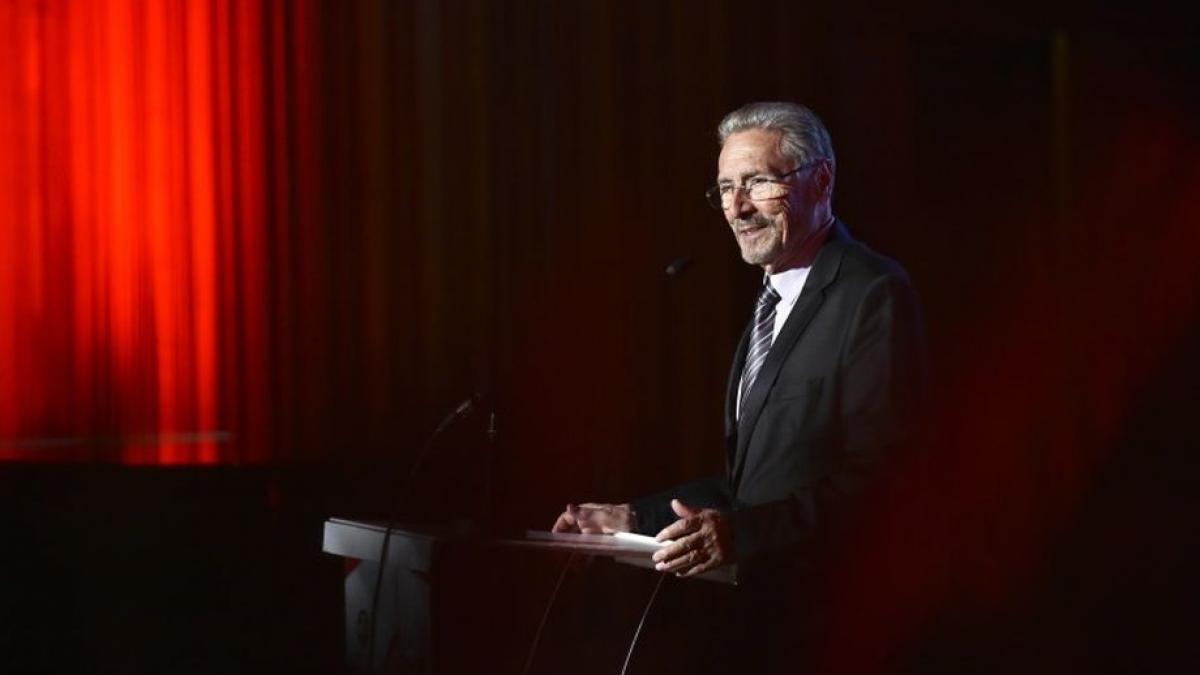 fostul presedinte emil constantinescu control medical la spitalul elias