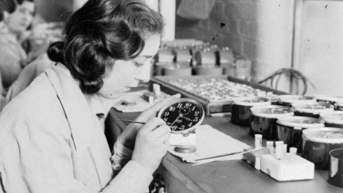 fetele radiului destinul tragic al tinerelor care lingeau pensulele pline de vopsea radioactiva