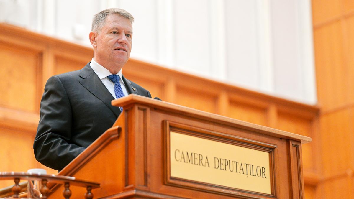 klaus iohannis la sedinta solemna din parlament care marcheaza implinirea a 30 de ani de la