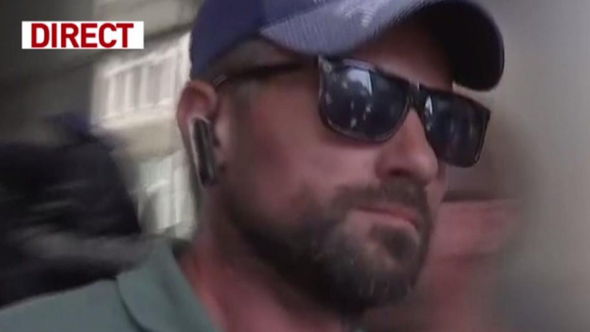 fiul lui gheorghe dinca eliberat dupa ce i a agresat pe jurnalistii aflati in fata sediului cna