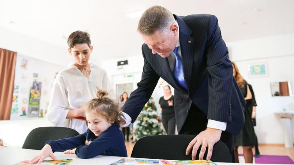 klaus iohannis in vizita la copiii dintr un centru de plasament din bucuresti foto