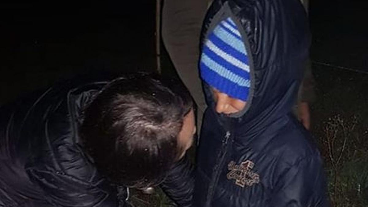 raul dormea in foisorul manastirii nu cersea doar privea oamenii cu ochi rugatori asa incepe