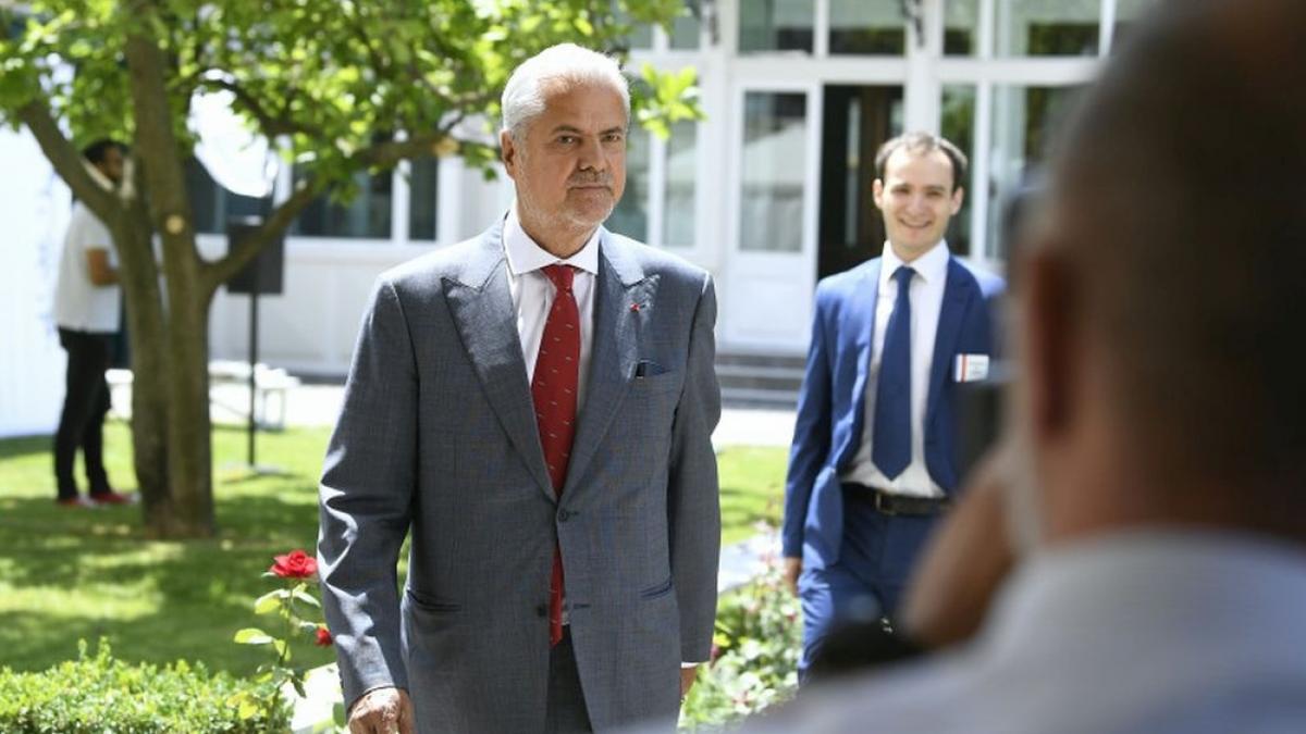 adrian nastase guvernul iohannis submineaza statul de drept din romania