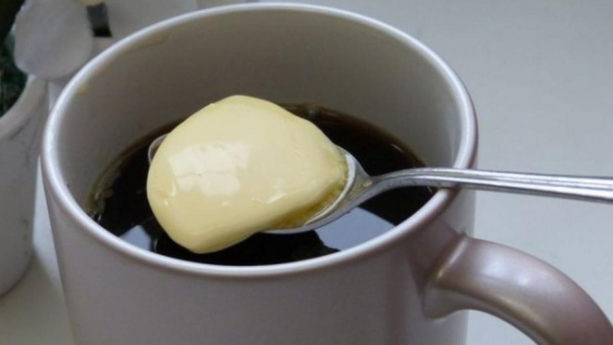 motivul pentru care e indicat sa pui unt in cafea sigur nu stiai asta