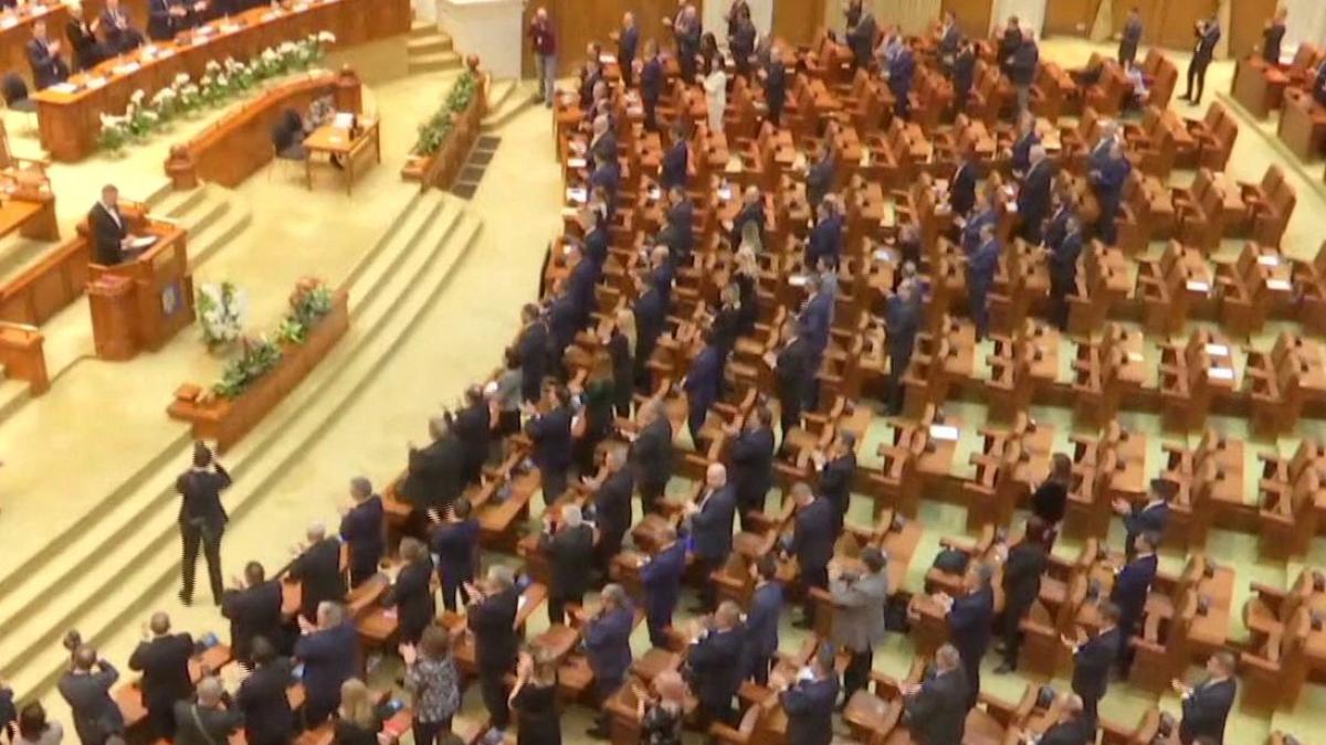 detaliul rusinos de la ceremonia de investire a lui klaus iohannis pentru un nou mandat la