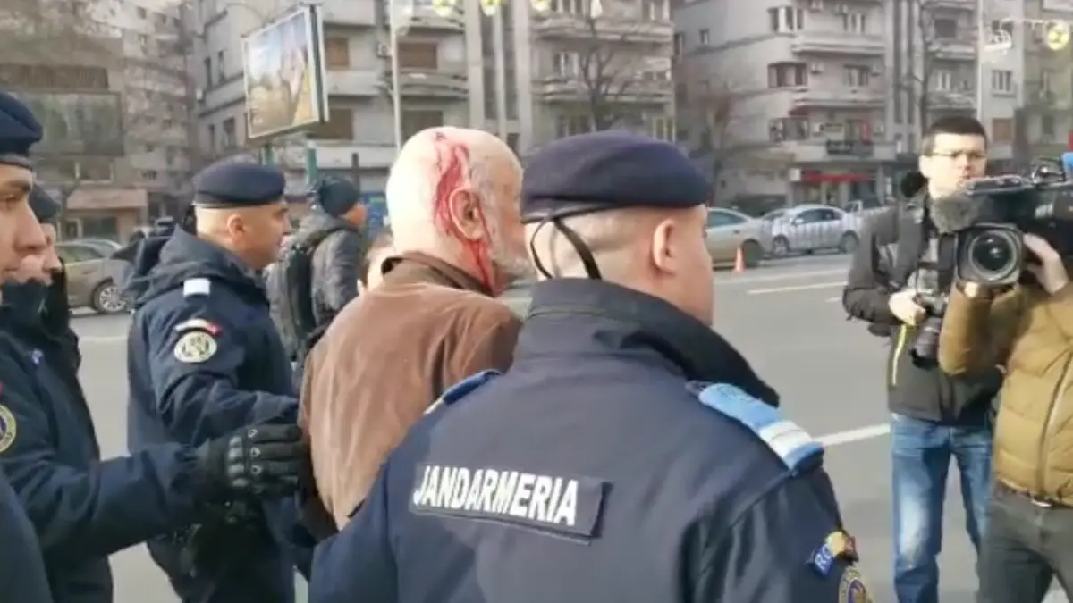 gelu voican voiculescu batut in piata universitatii cunoscutul revolutionar a ajuns la spital dupa