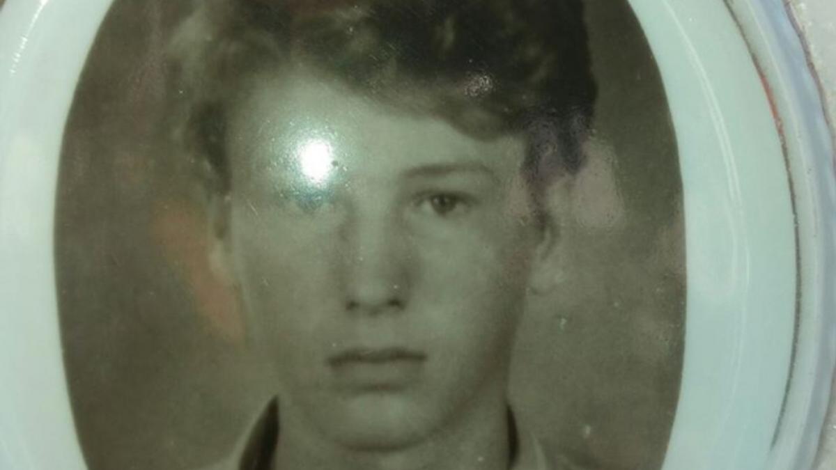 draga radu azi se implinesc 30 de ani de cand ai fost strivit de un tanc amfibie in fata salii