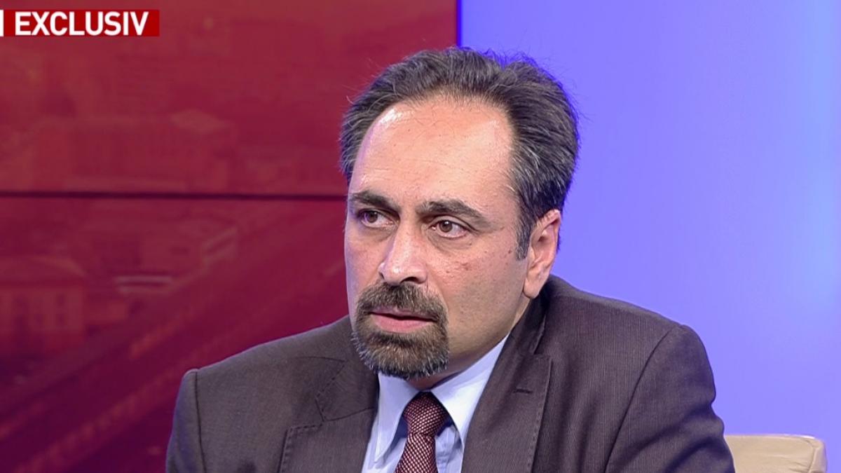 sinteza zilei fiul unui erou martir isi spune povestea tatal sau l a protejat de gloante cu