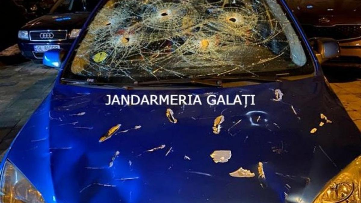 spectacol neasteptat printre blocuri s a certat cu iubita lui iar barbatul din galati a facut un