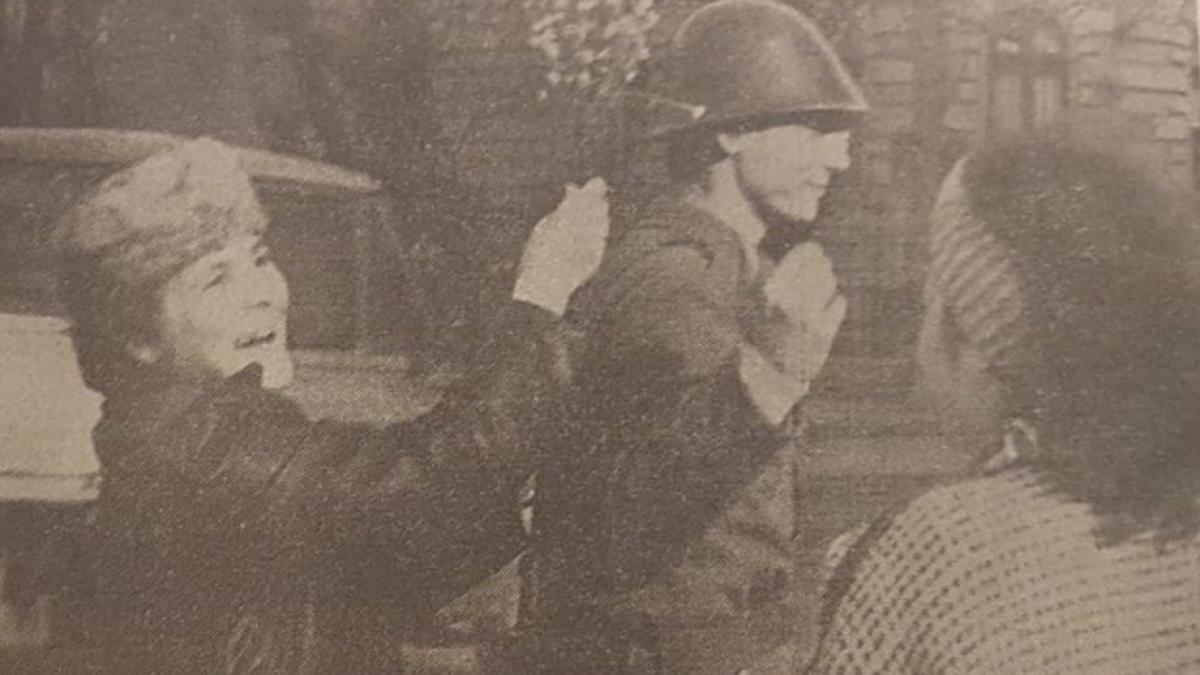 revolutia vazuta prin ochii unui militar stateam pe o valiza si imi curgeau siroaie de lacrimi