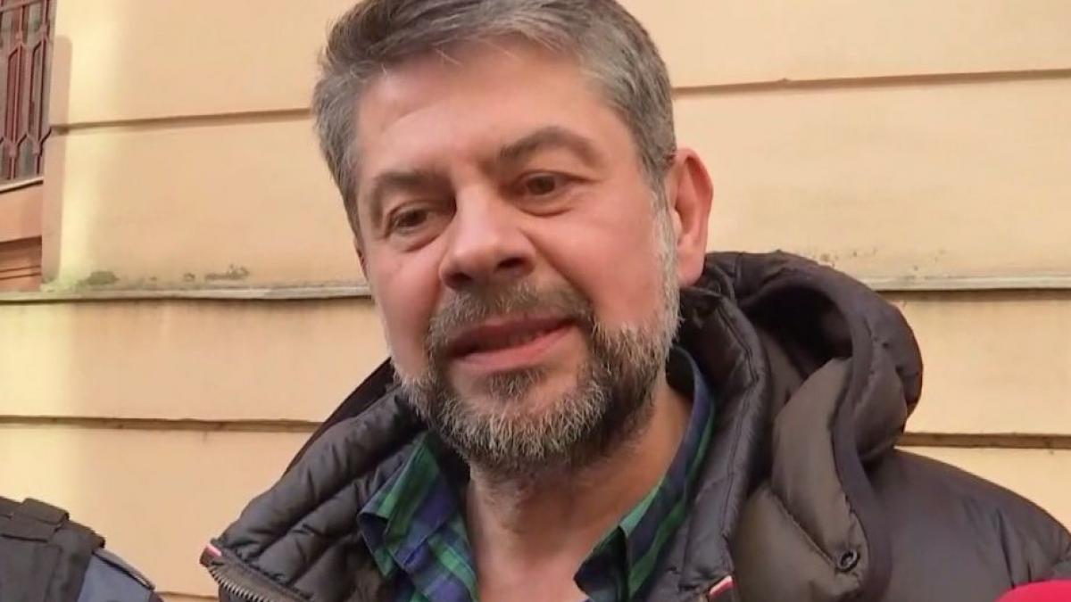 un barbat declarat de sri pericol la siguranta nationala a romaniei apare alaturi de gelu olteanu