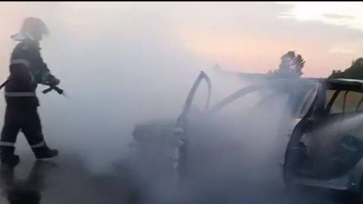momente de panica pe o sosea din vaslui o masina s a rasturnat si a luat foc printre victime un
