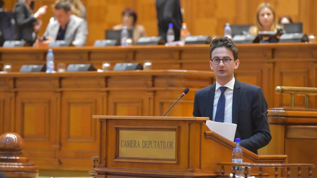 deputat usr postare bizara de craciun iisus un copil sarac aparut in lume fara ca parintii lui sa