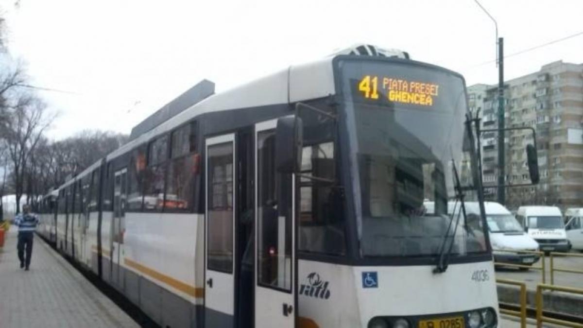 era in tramvaiul 41 cand i s a parut ca zareste pe cineva cunoscut cand si a dat seama cine era a