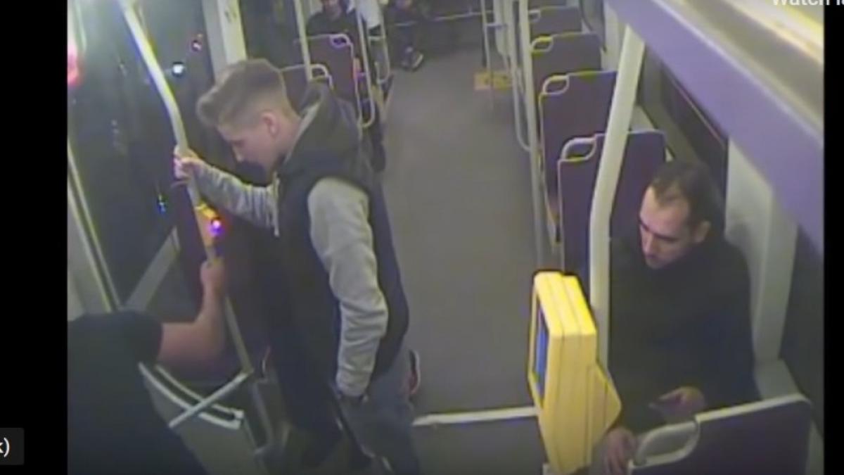 era intr un tramvai din timisoara cand a zarit un barbat si o tanara cand si a dat seama ce face