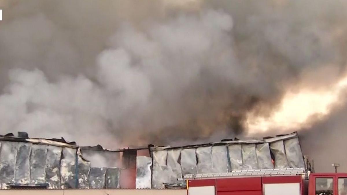 incendiul din afumati a fost stins 25 de autospeciale s au luptat cu focul