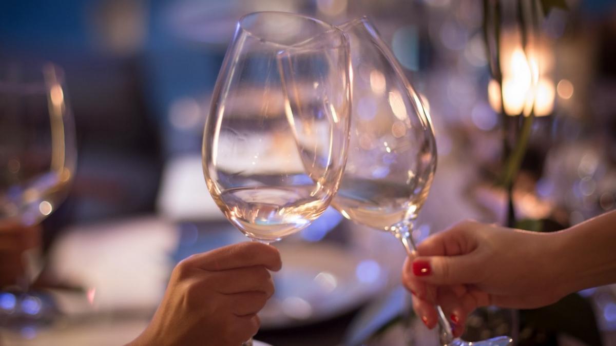 revelion 2020 cine a organizat prima petrecere de revelion in romania