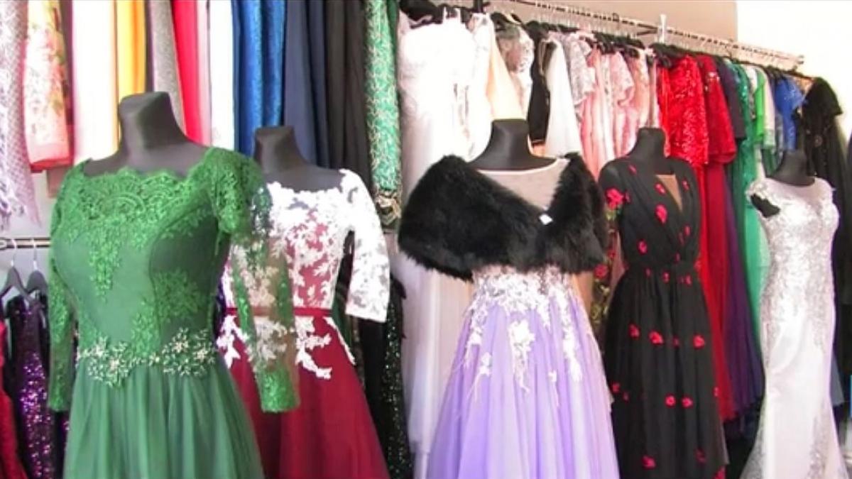 rochii de seara si bijuterii de inchiriat solutia salvatoare pentru o aparitie spectaculoasa