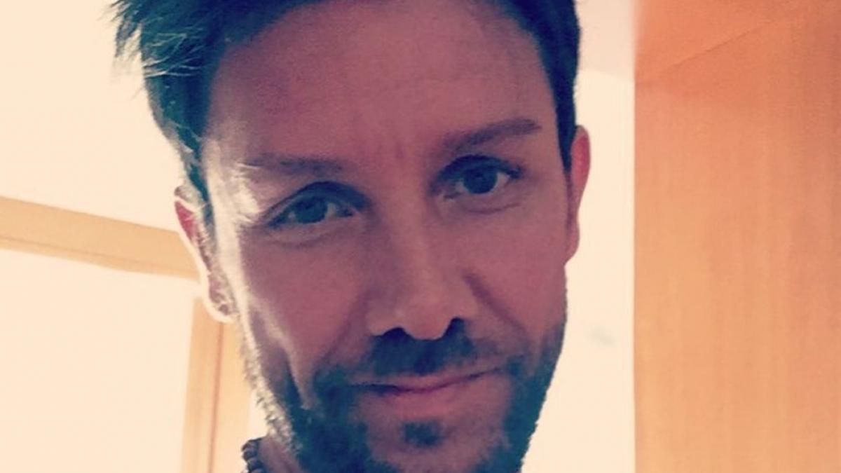 matteo politi medicul cu opt clase isi incearca norocul in muzica falsul chirurg si a lansat prima