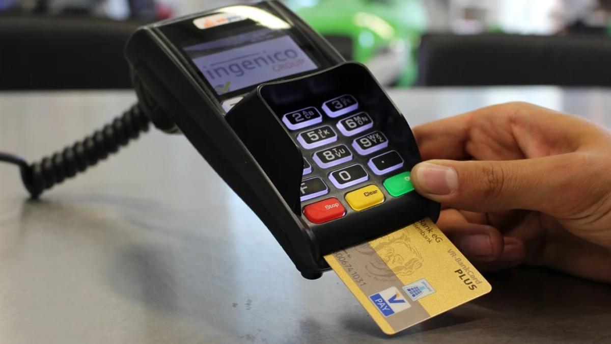 putini romani stiu care este cel mai sigur cod pin pentru cardul bancar