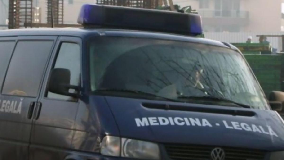 cadavrul unei femei gasit pe un camp de la marginea orasului