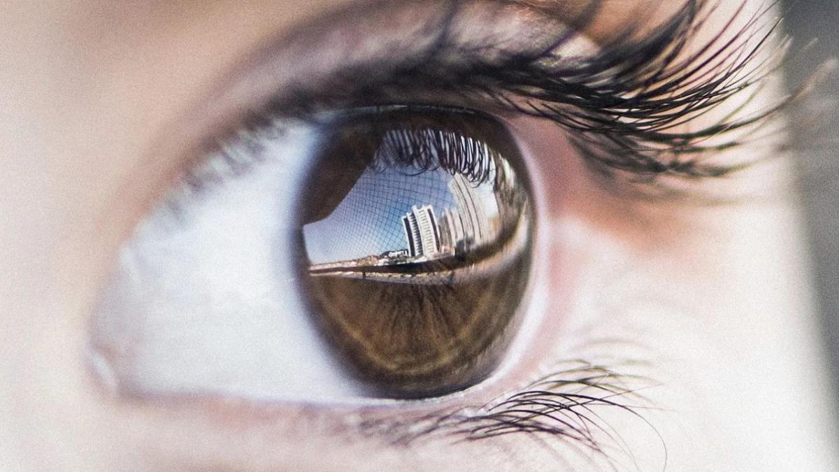 doua romance si au recapatat vederea in urma unor transplanturi de cornee efectuate la iasi una