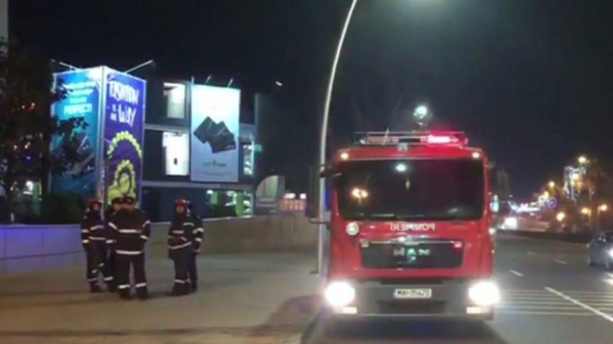 a fost panica intr un mall din constanta oamenii au fost scosi de urgenta din salile de cinema