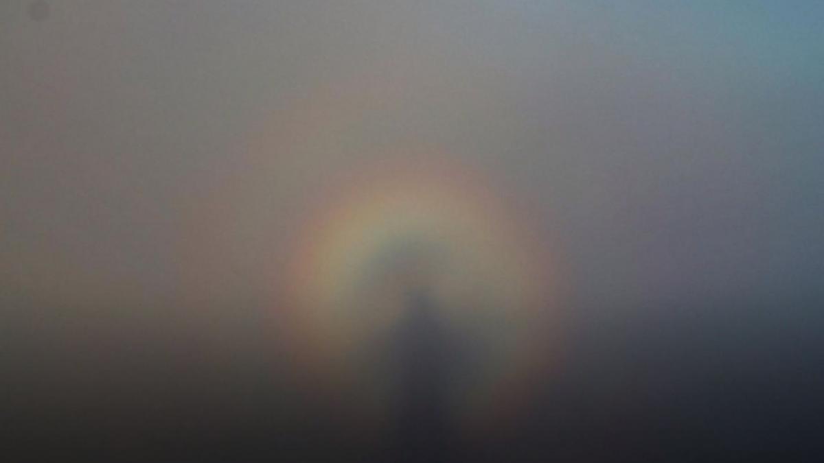 a ridicat ochii spre cer sa vada primul rasarit din 2020 dar ceea ce a vazut l a cutremurat semn