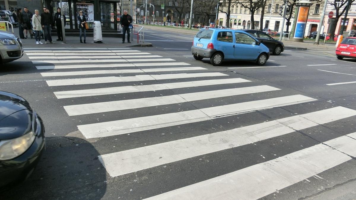 accident cumplit pe o trecere de pietoni din bucuresti un barbat a murit lovit de doua masini