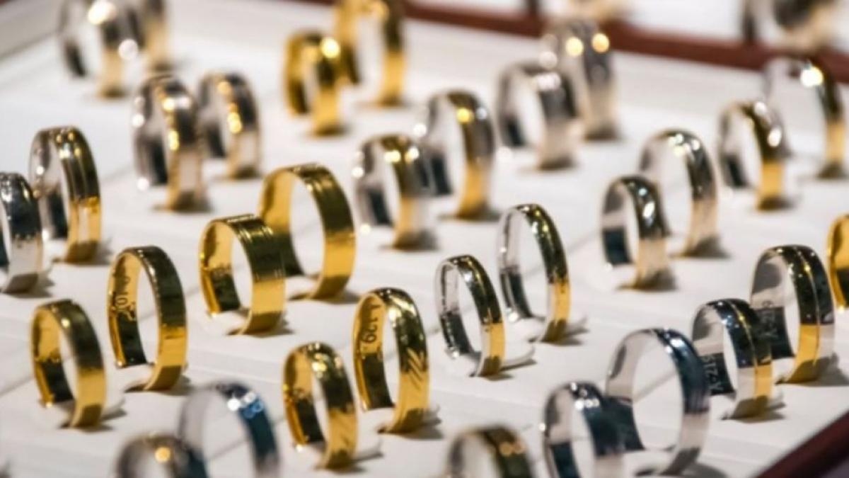 aurul a ajuns la un maxim istoric cat valoreaza un gram