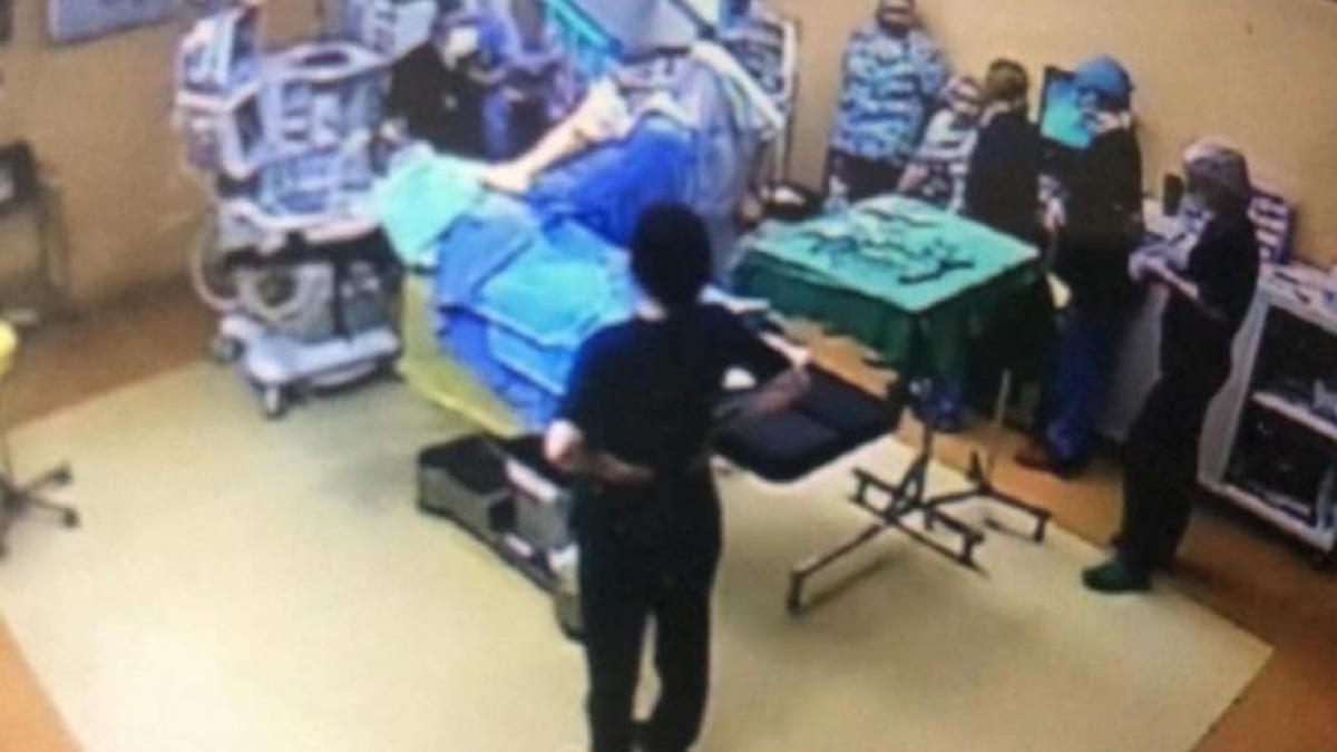 primele imagini cu medicii si pacienta de la floreasca dupa ce femeia a fost arsa pe masa de