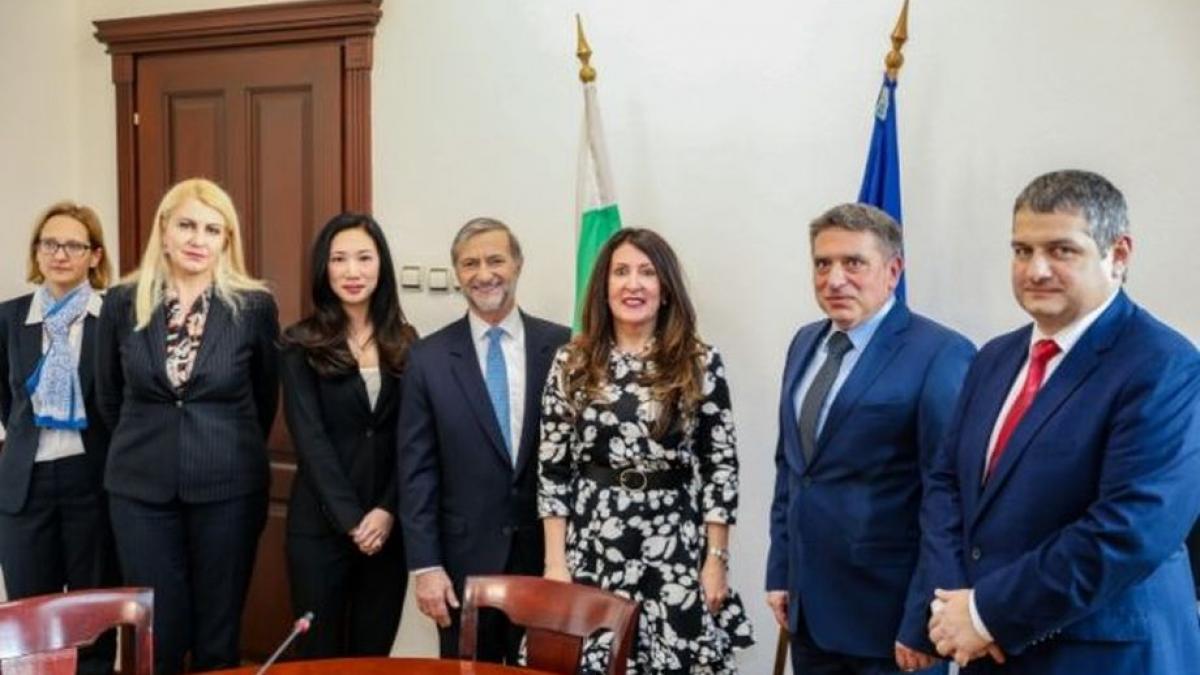 sua au trimis un oficial special pentru problema coruptiei spalarii banilor si crimei organizate in