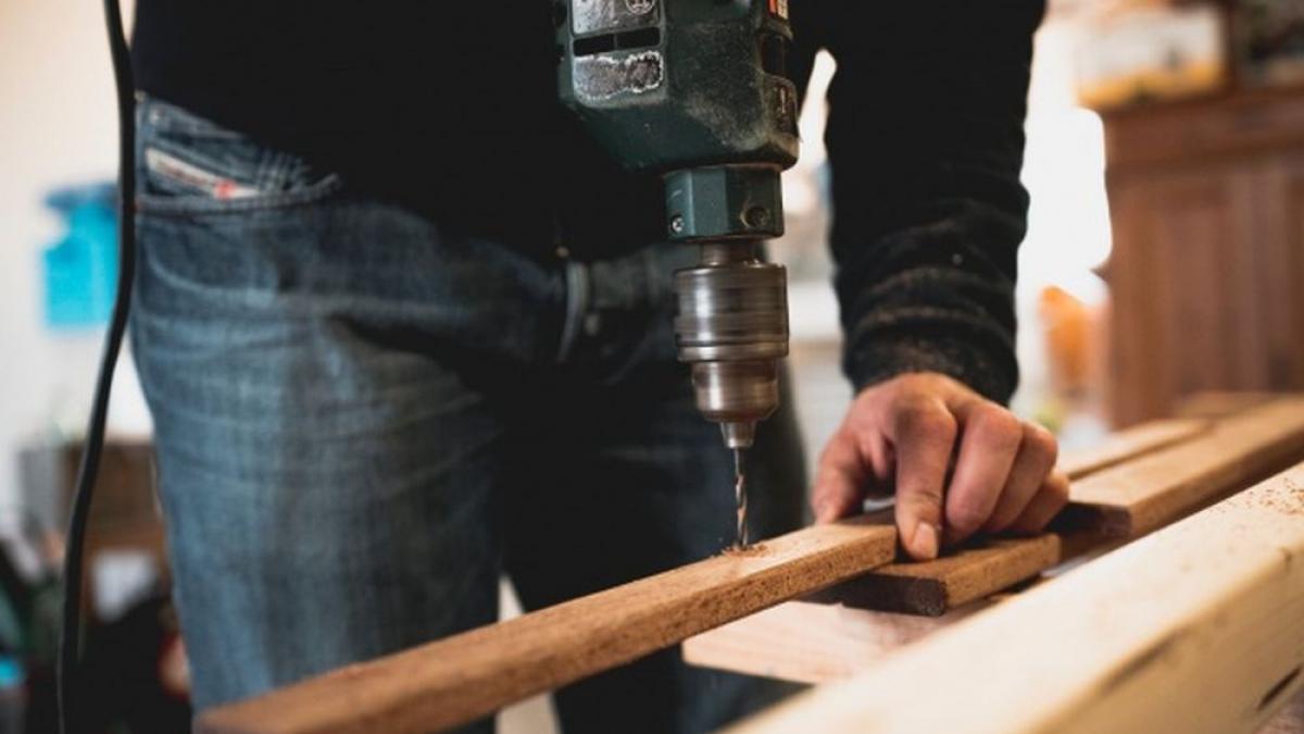 amenzi mai mari pentru vecinii care dau gauri cu bormasina