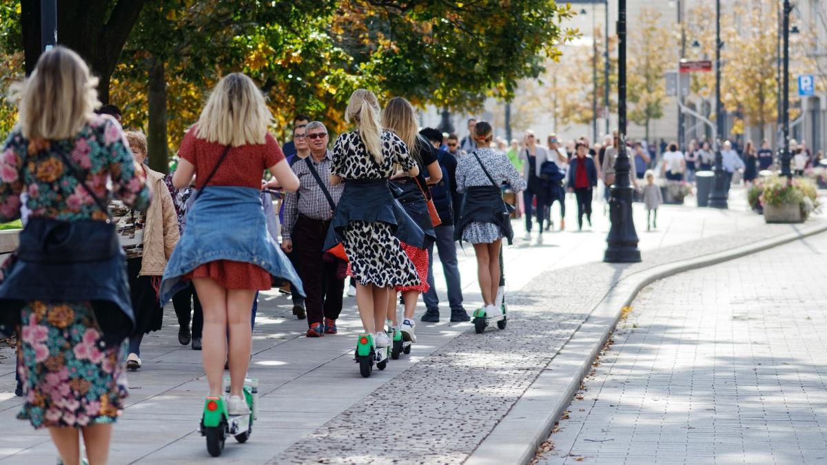 lime isi inchide operatiunile pe 12 piete si concediaza 14 dintre angajati