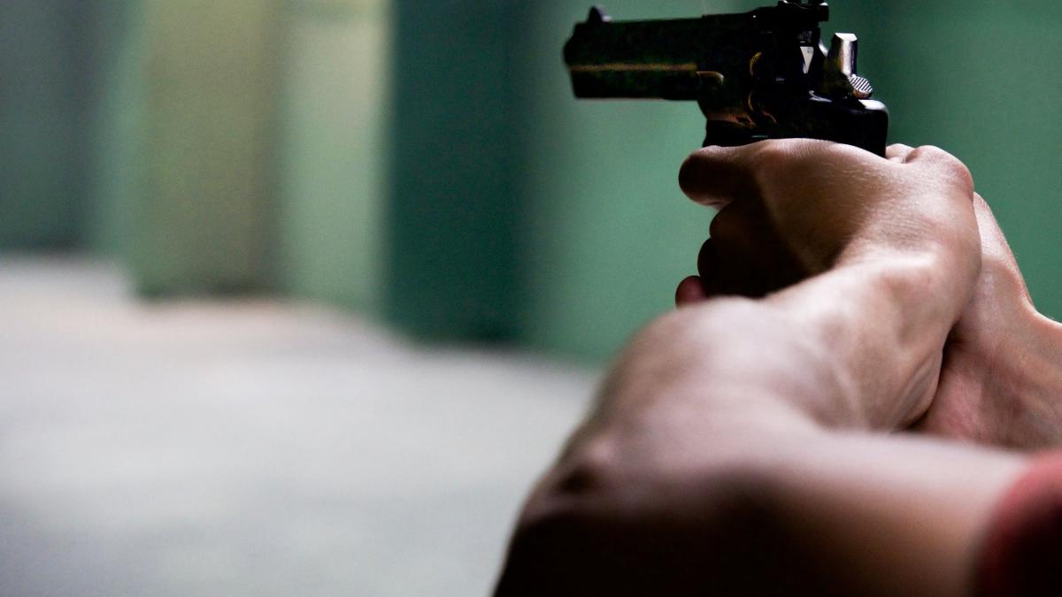 scene socante in iasi un barbat impuscat din spate pe strada atacatorul a tras in zona inimii