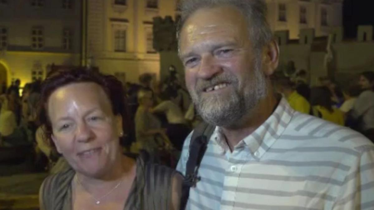 doi britanici au venit pentru prima data in romania in sibiu si au avut un soc am crezut ca suntem