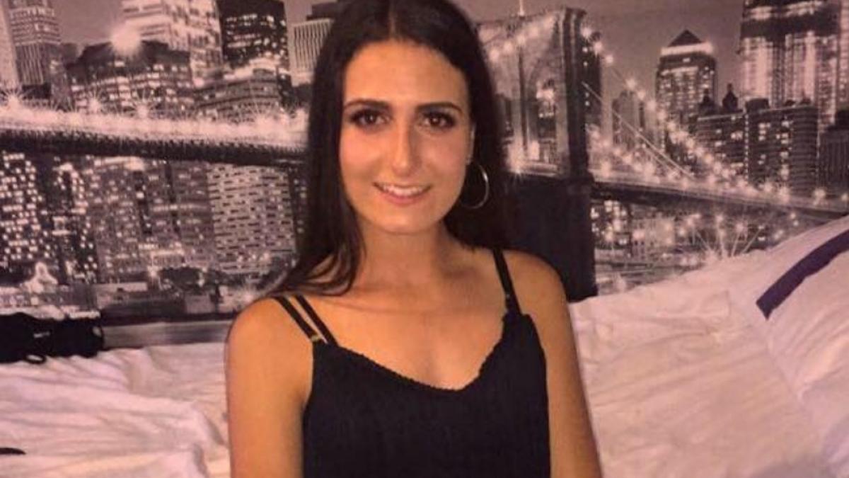 Julia fusese în vacanță în vară în Grecia, unde ceva înfiorător i s-a întâmplat. După trei luni, tânăra de 18 ani, nu a mai rezistat și s-a sinucis de rușine